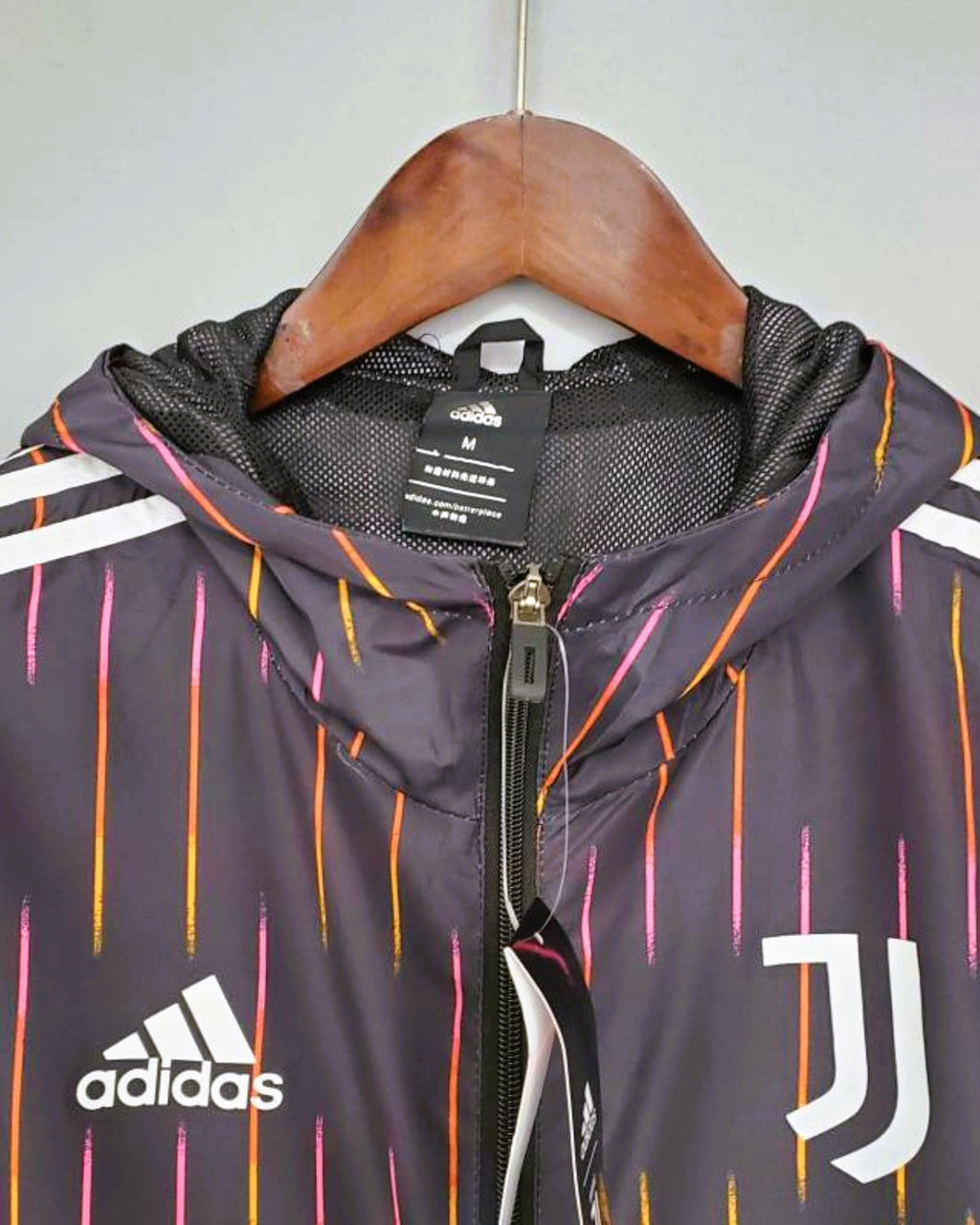 JUVENTUS WINDBREAKER with hoodie (2021-22)
