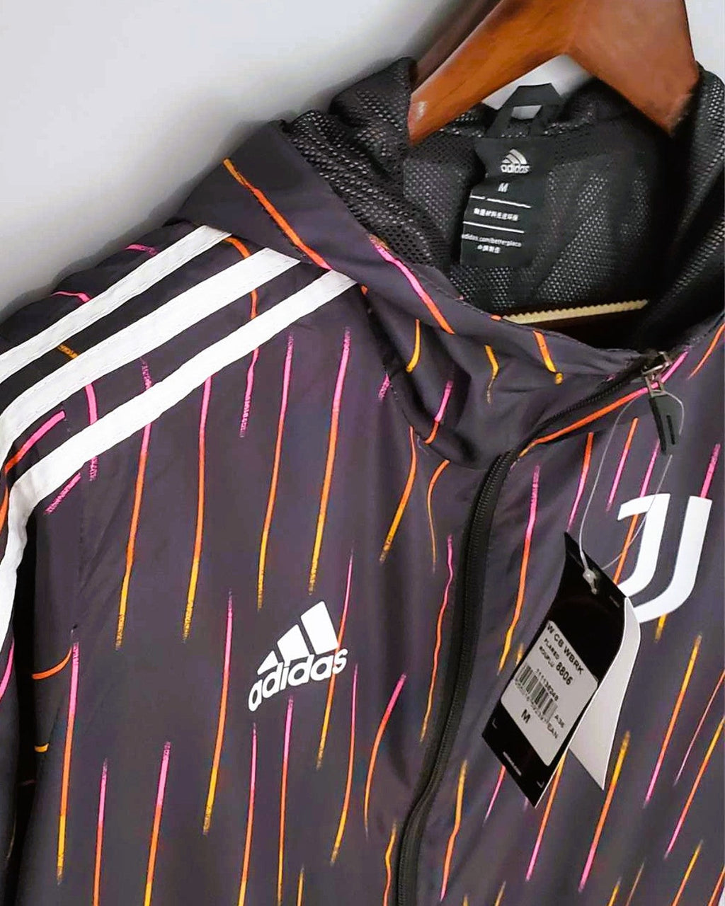 JUVENTUS WINDBREAKER with hoodie (2021-22)